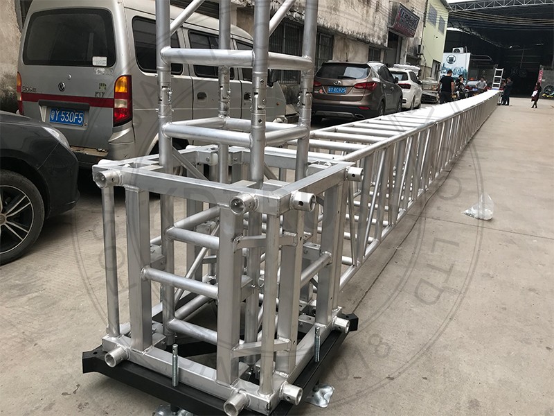 Truss lifting tower